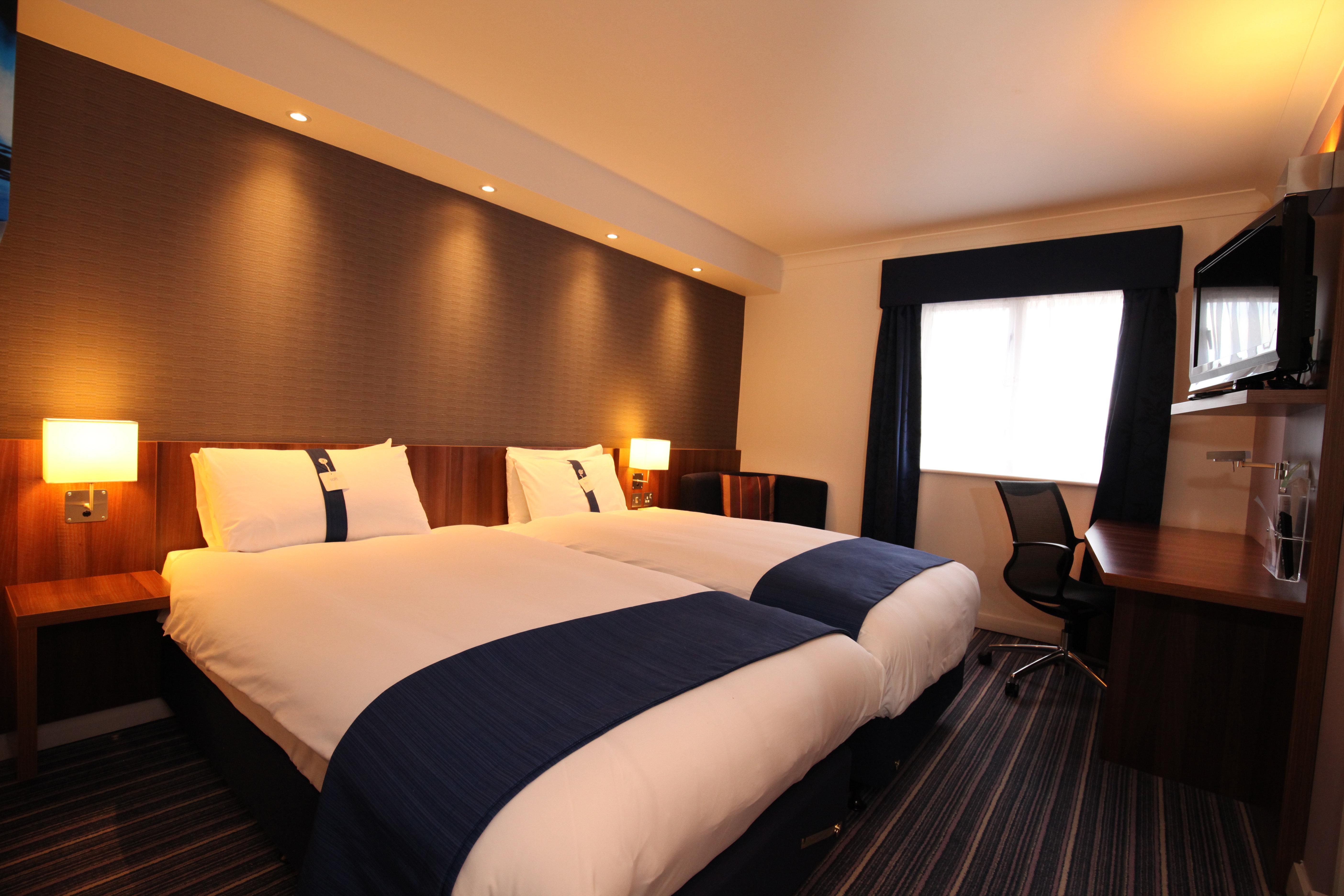 Holiday Inn Express Glenrothes By Ihg Zewnętrze zdjęcie