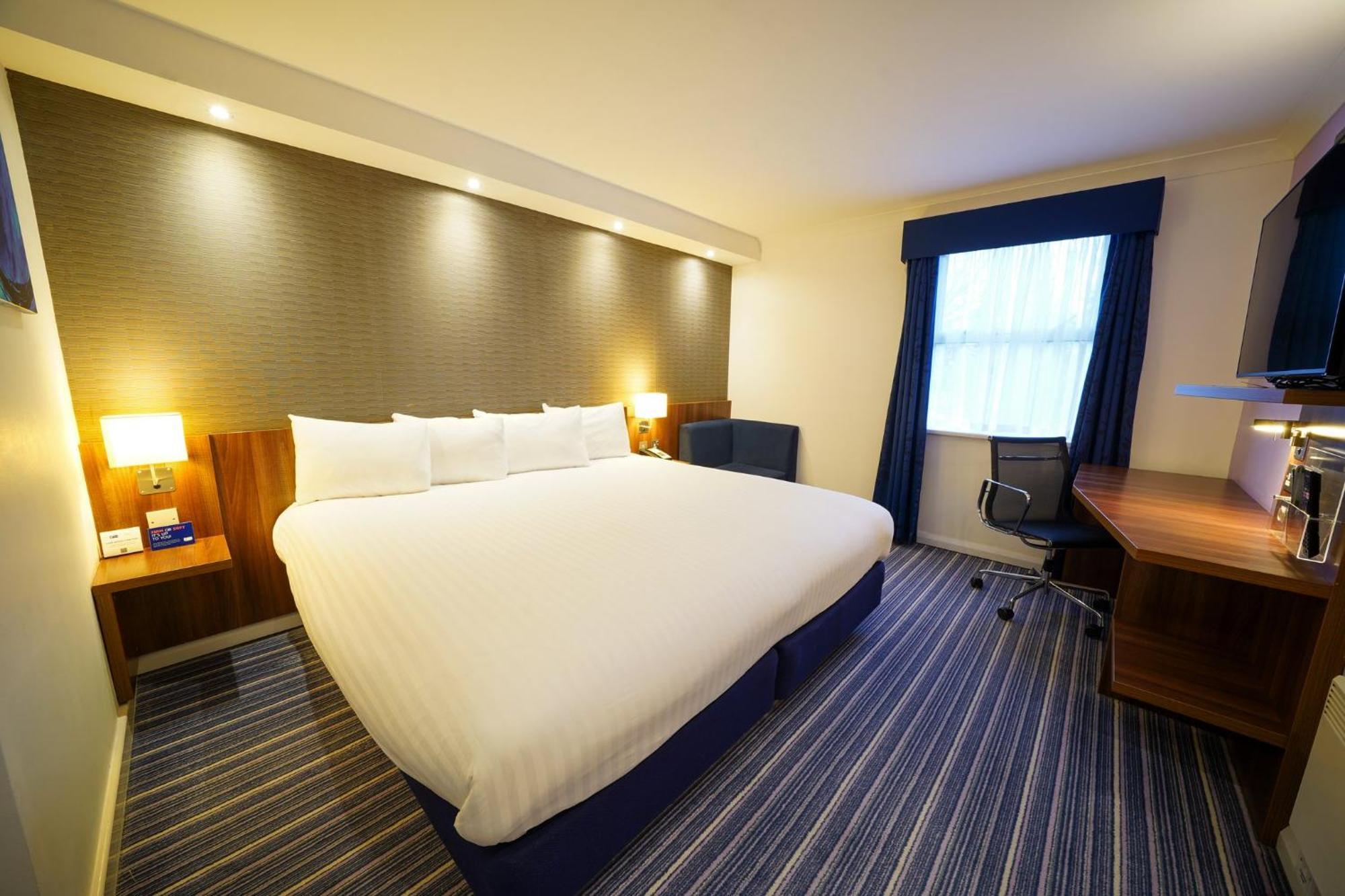 Holiday Inn Express Glenrothes By Ihg Zewnętrze zdjęcie
