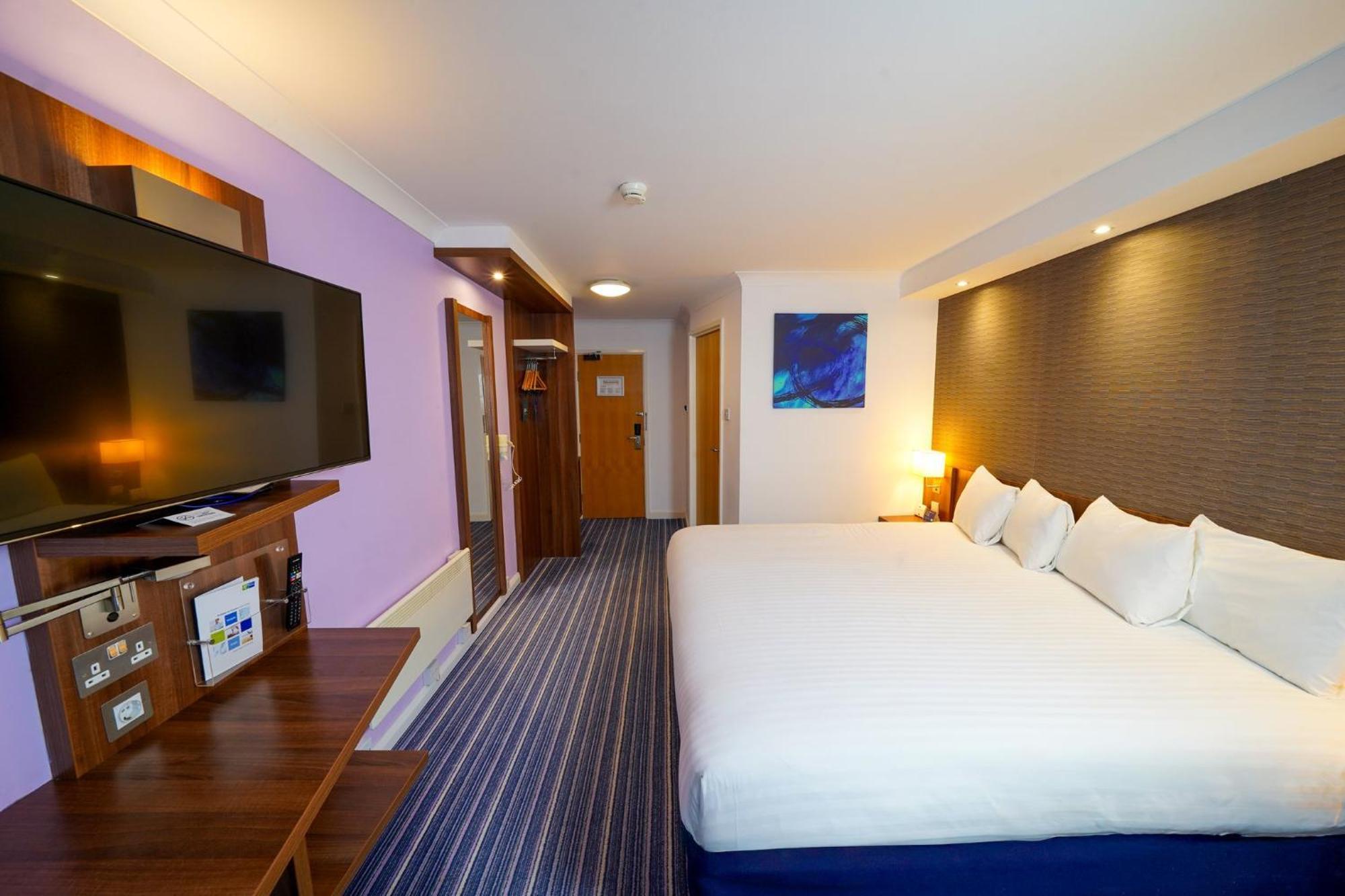 Holiday Inn Express Glenrothes By Ihg Zewnętrze zdjęcie