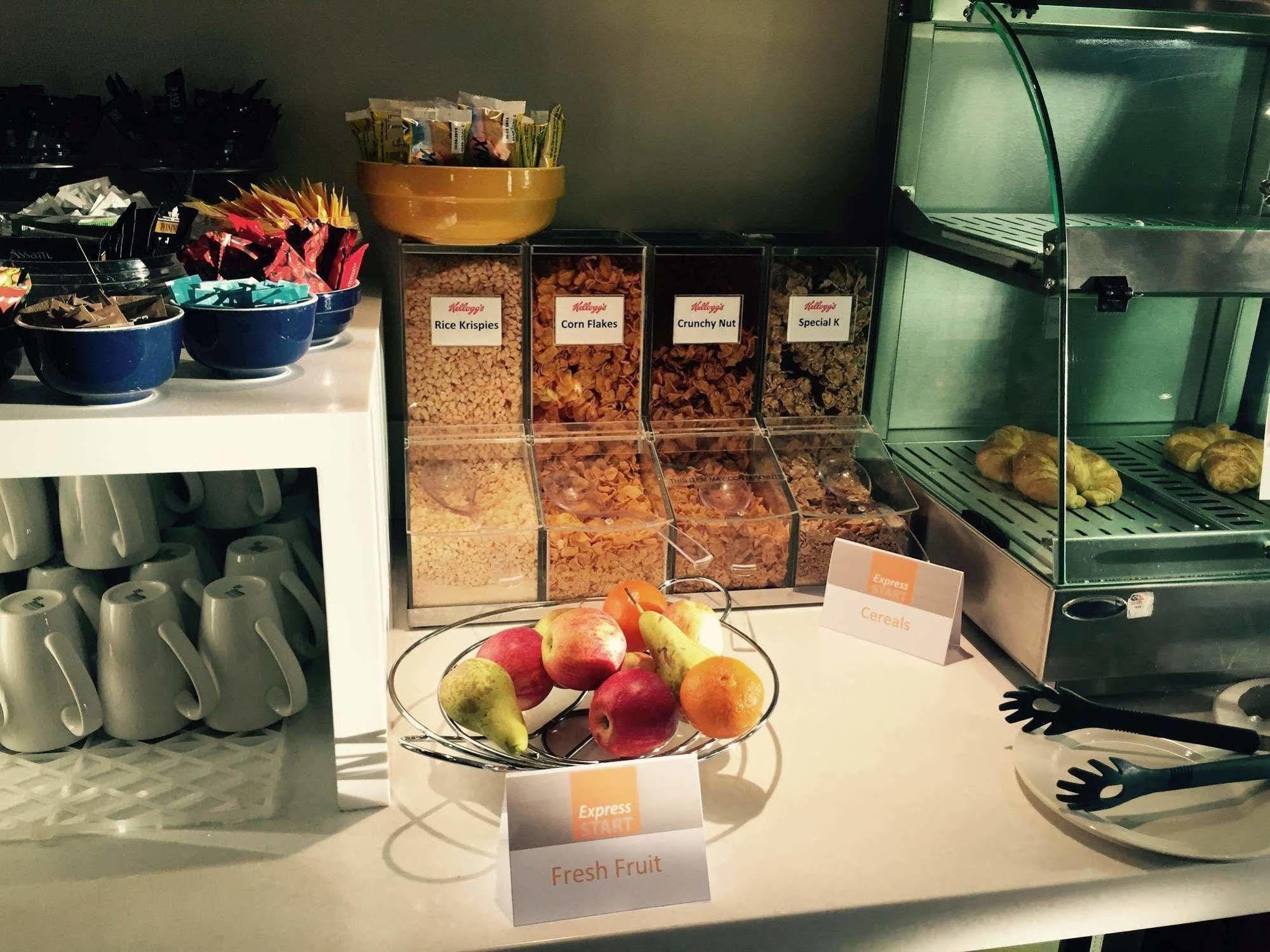 Holiday Inn Express Glenrothes By Ihg Zewnętrze zdjęcie
