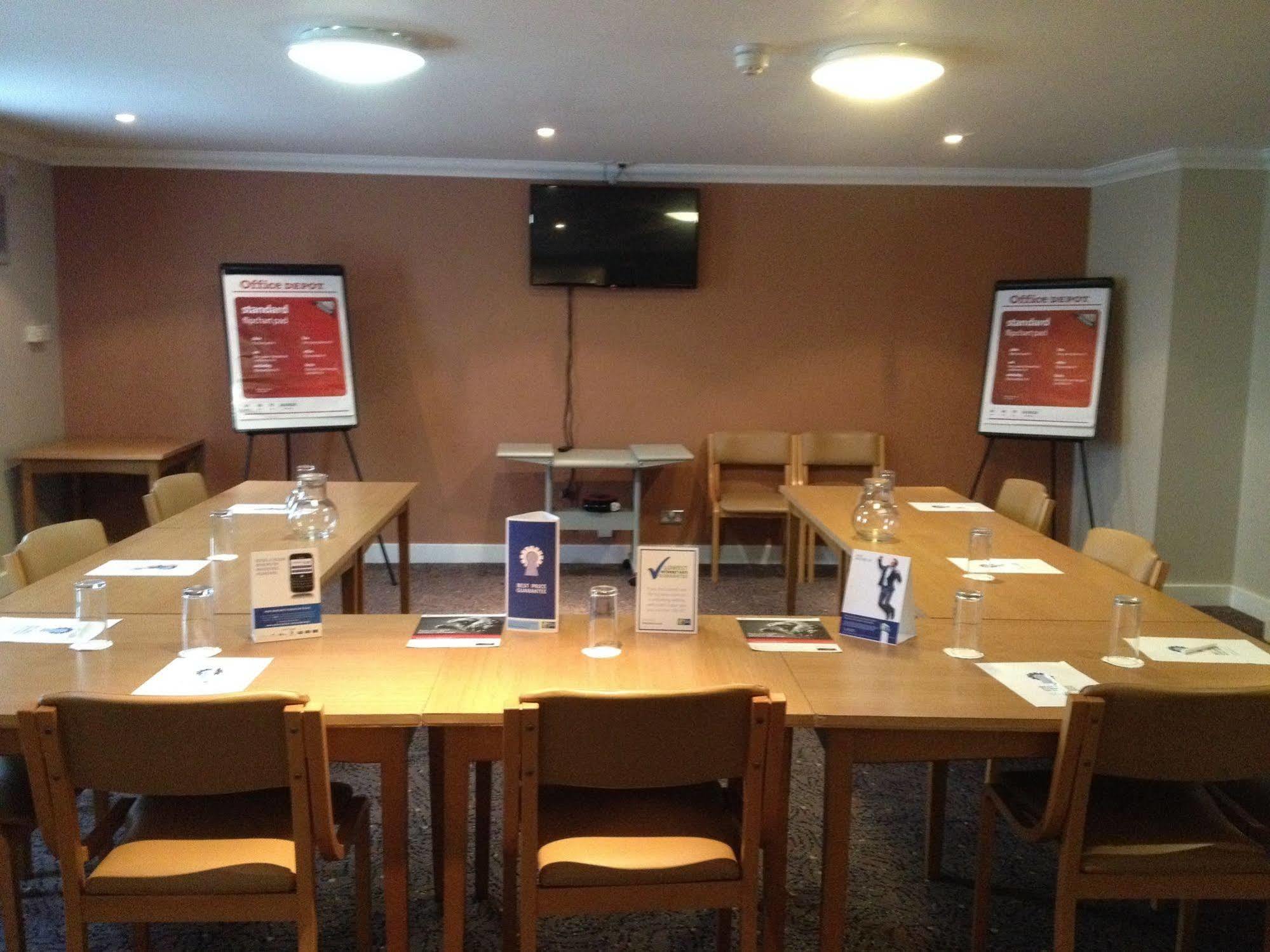 Holiday Inn Express Glenrothes By Ihg Zewnętrze zdjęcie