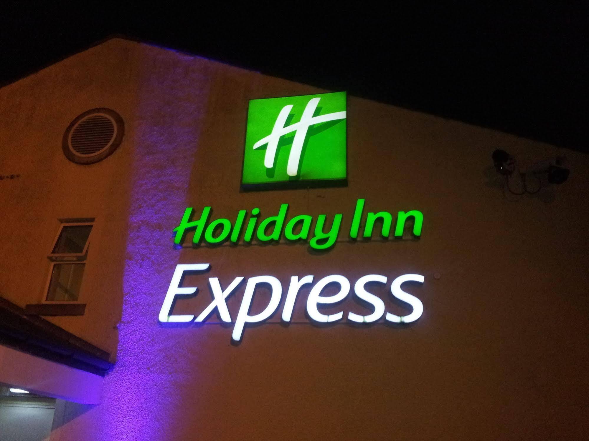 Holiday Inn Express Glenrothes By Ihg Zewnętrze zdjęcie